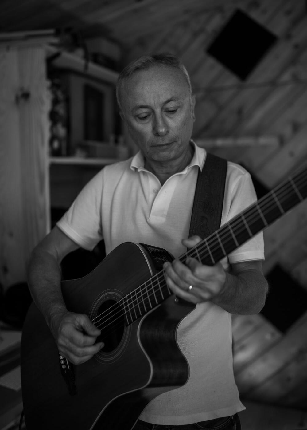 Rob, Guitarist