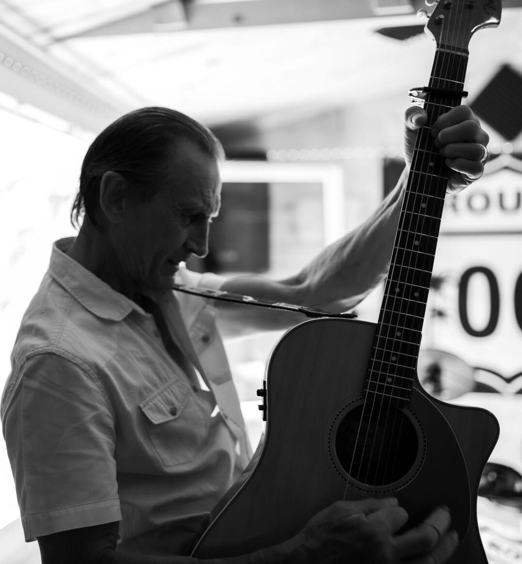 Jed, Guitarist